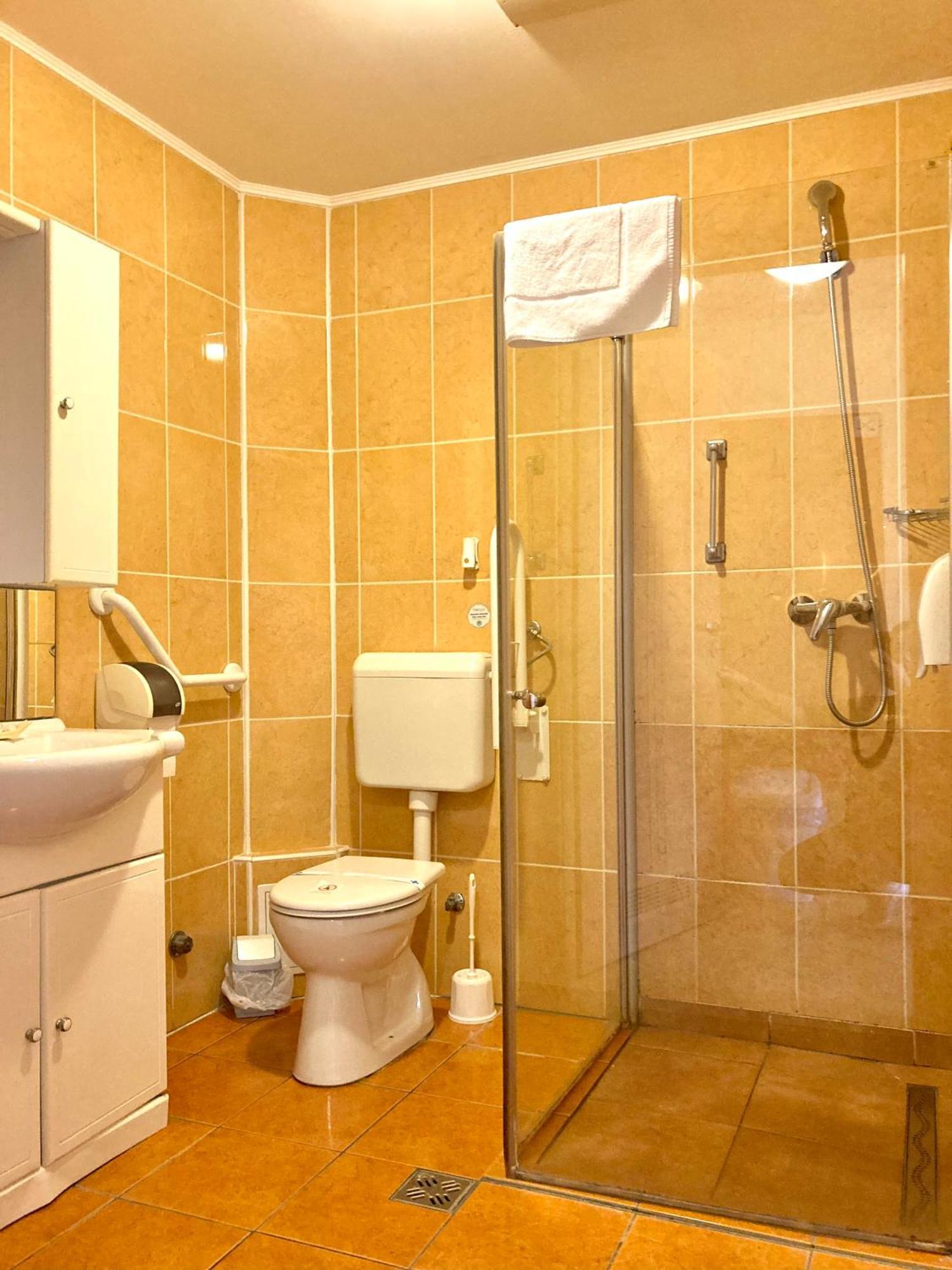 Het Vezer Apartmanhotel Комаром Экстерьер фото