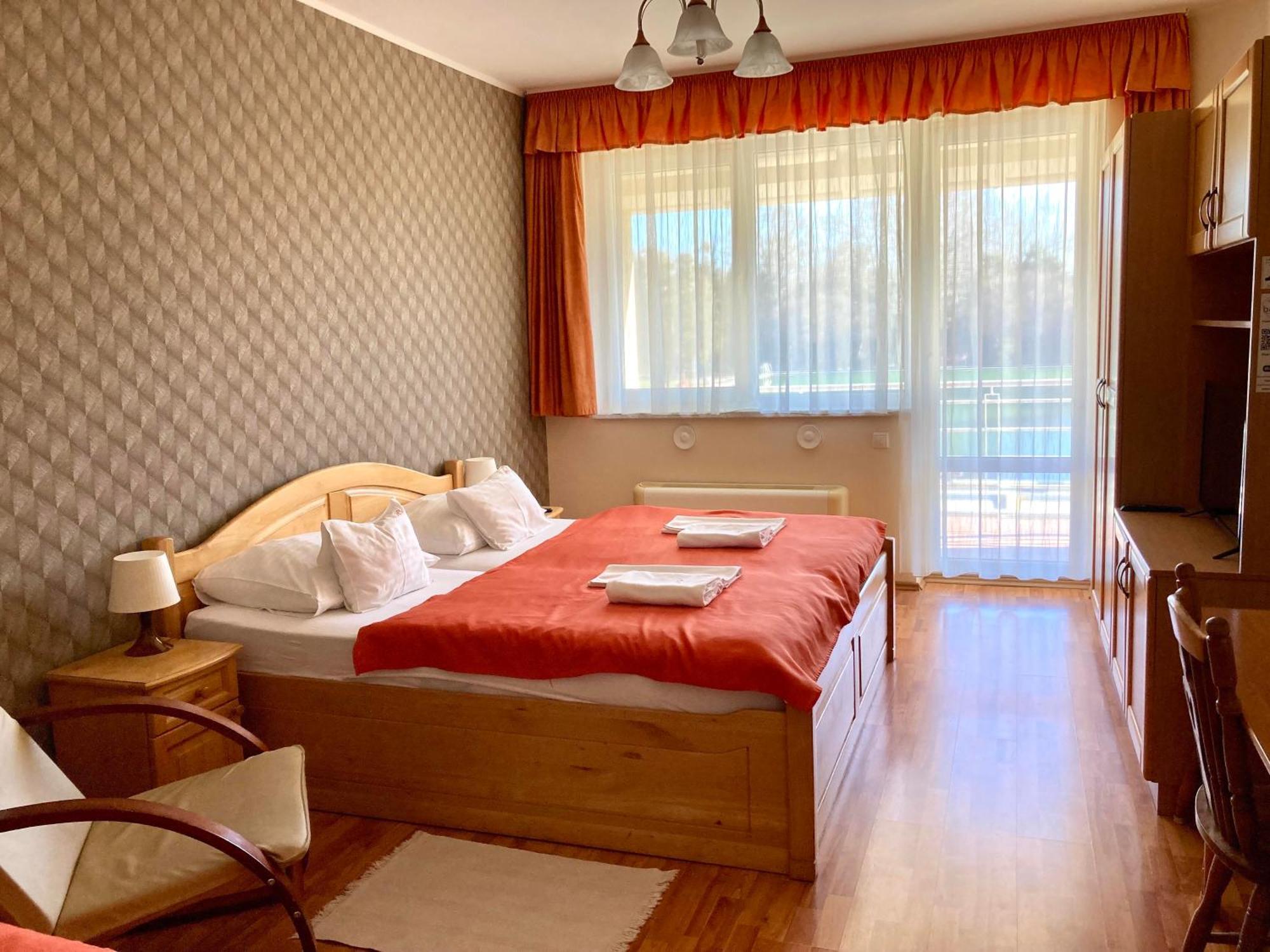 Het Vezer Apartmanhotel Комаром Экстерьер фото