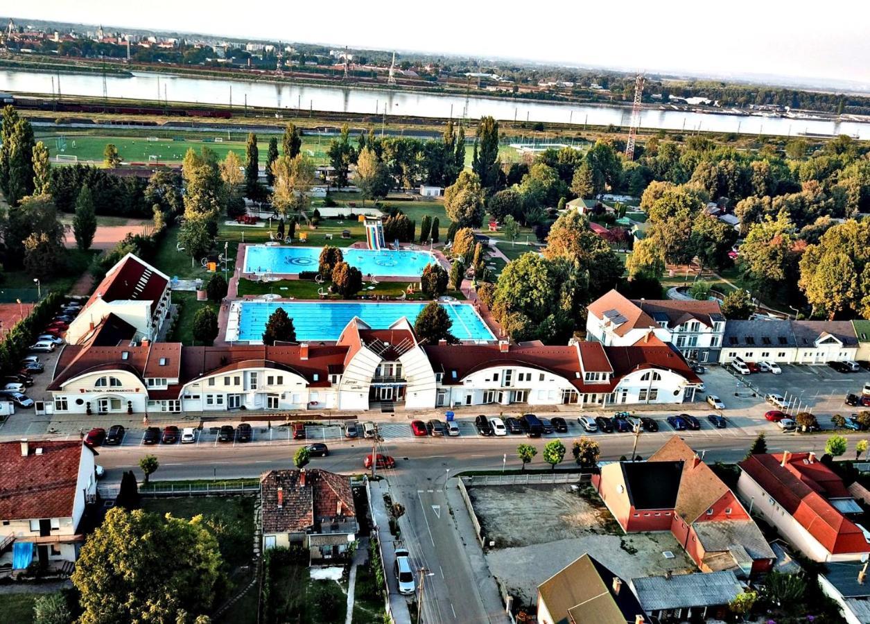 Het Vezer Apartmanhotel Комаром Экстерьер фото